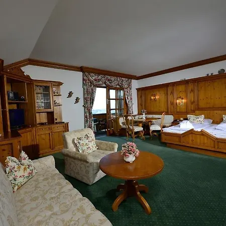 Roomingtons Hotel 4*