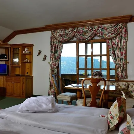 Roomingtons Hotel 4*