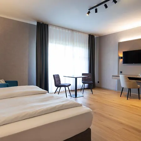 Roomingtons Hotel