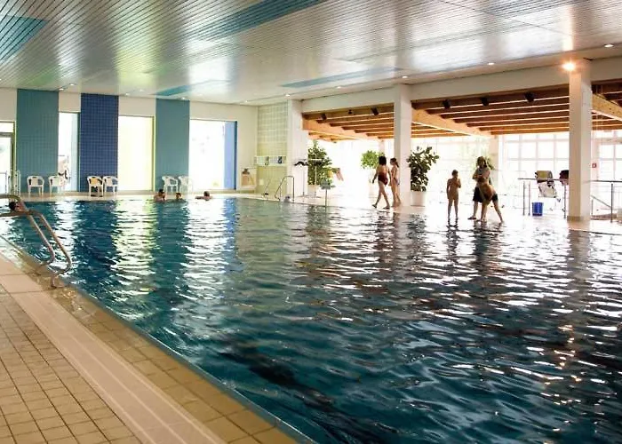 Michel Am Badepark מלון